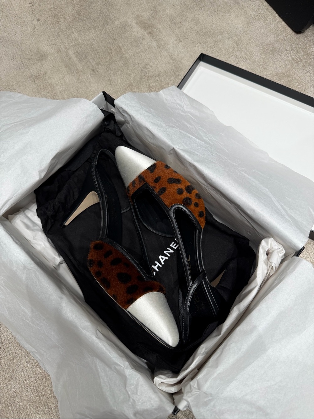 CHANEL Brown Leopard Print Slingback Pumps with Silver Pointed Toe - Picture 2 of 2